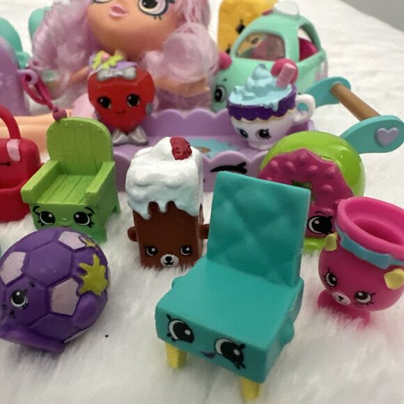 Shopkins Shoppies Pommie Shop Doll 5" with Various Figures and Furniture Lot - Picture 2 of 10